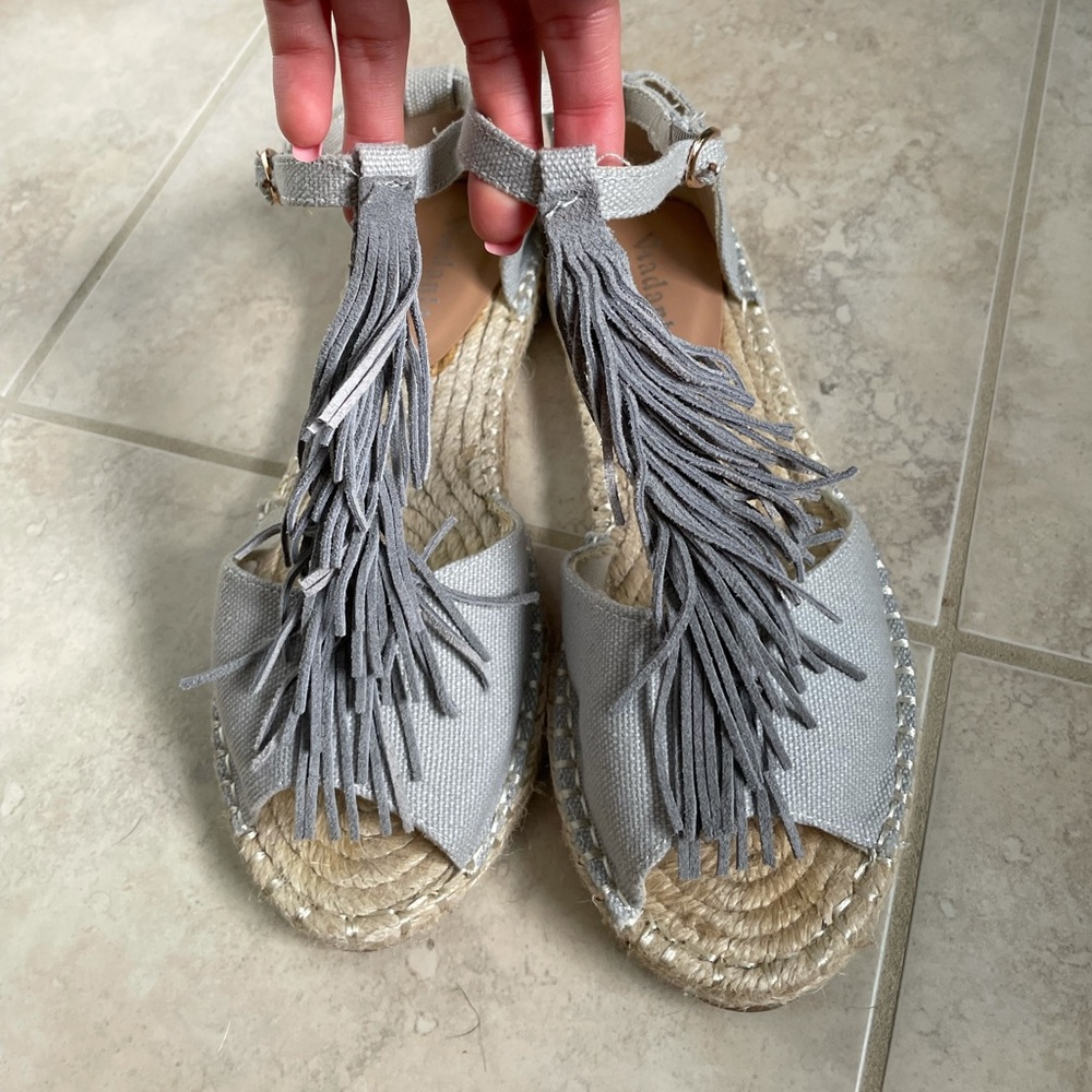 Espadrille like sandals with fringe